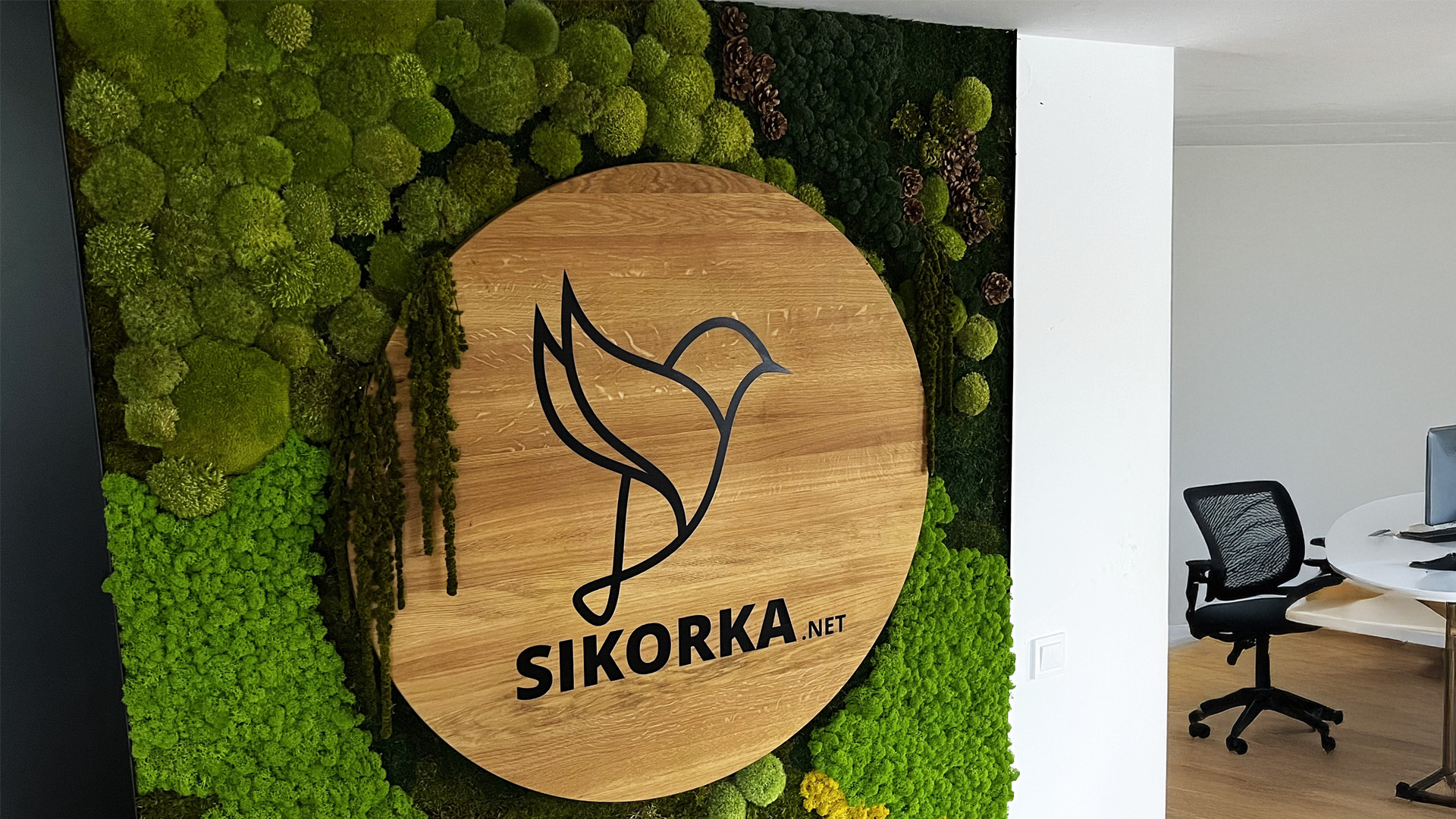 Moss composition in the form of a moss wall for sikorka.net